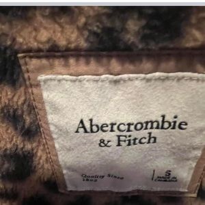 Abercrombie cheetah print pullover in size small with pockets